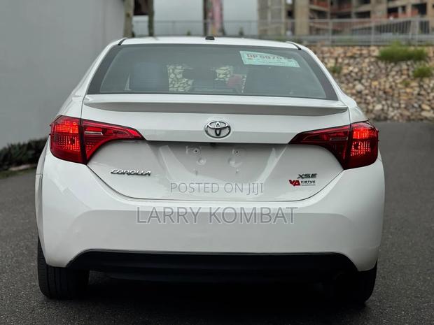 Toyota Corolla XSE 4dr Sedan (1.8L 4cyl CVT) 2017 White
