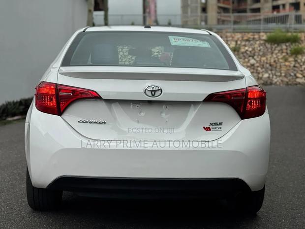 Toyota Corolla XSE 4dr Sedan (1.8L 4cyl CVT) 2017 White