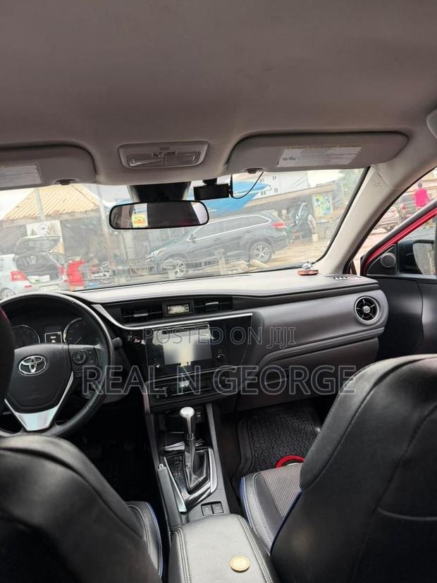 Toyota Corolla SE (1.8L 4cyl 2A) 2018 Red