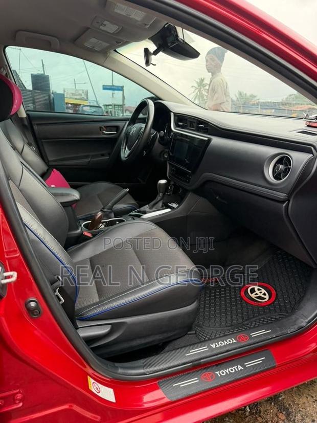 Toyota Corolla SE (1.8L 4cyl 2A) 2018 Red