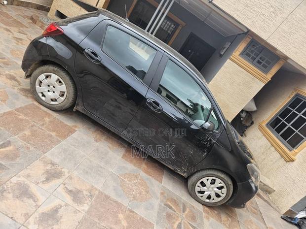 Toyota Yaris 2017 Black