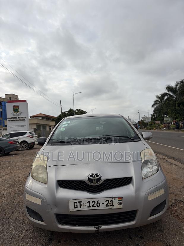 Toyota Vitz 1.3 AWD 5dr 2010 Silver