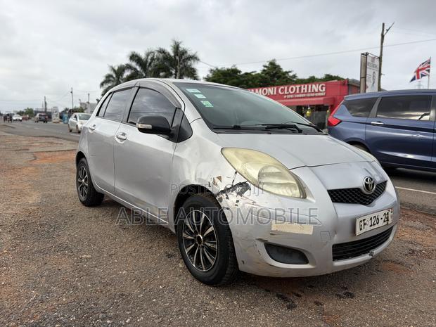 Toyota Vitz 1.3 AWD 5dr 2010 Silver