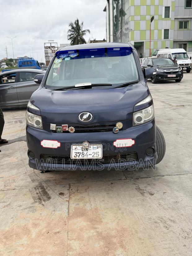Toyota Voxy V 2WD 8-Seater 2013 Gray