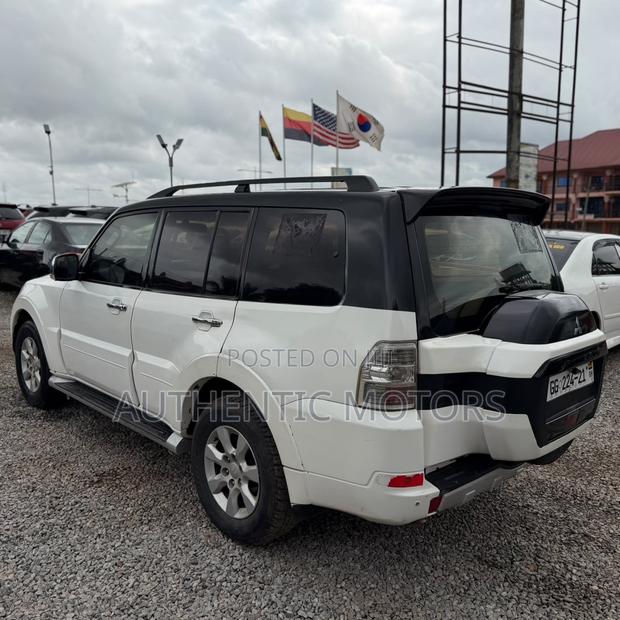 Mitsubishi Pajero V80 3.5 V6 GL/GLS 2015 White