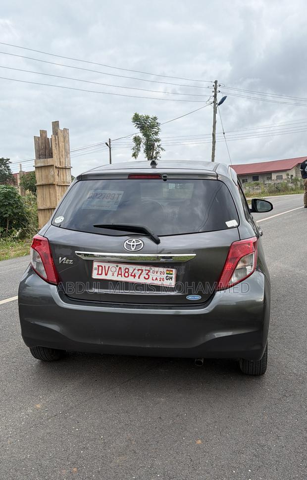 Toyota Vitz 1.3 FWD 3dr 2011 Gray