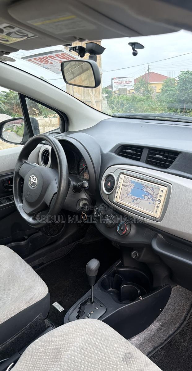 Toyota Vitz 1.3 FWD 3dr 2011 Gray