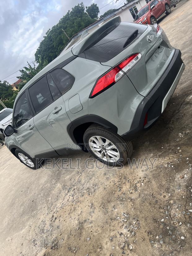 Toyota Corolla Cross LE 2WD 2024
