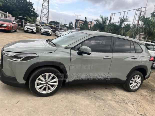 Toyota Corolla Cross LE 2WD 2024