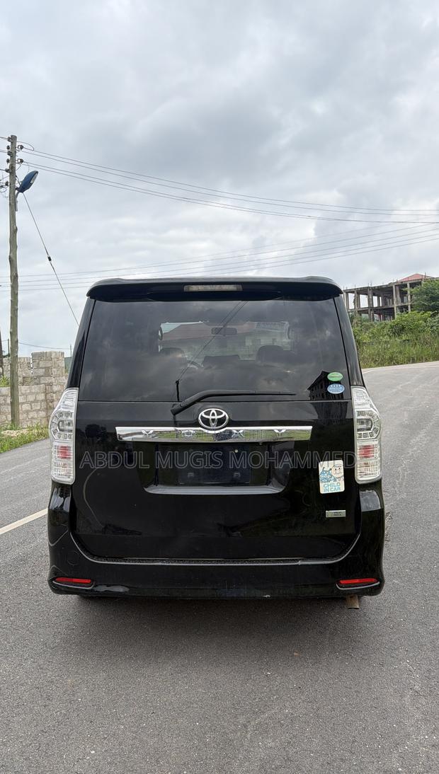 Toyota Voxy X 2WD 8-Seater 2013 Black