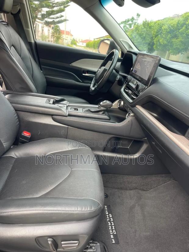 Toyota Grand Highlander Limited AWD 2024 Pearl