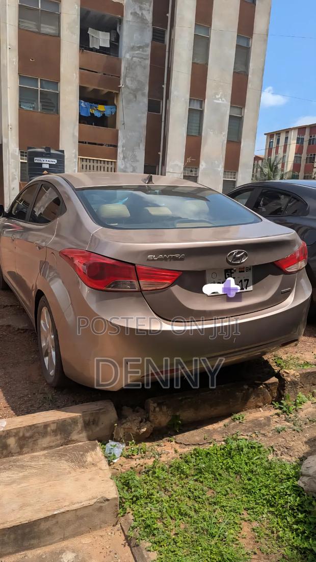Hyundai Elantra Limited 2011 Gold