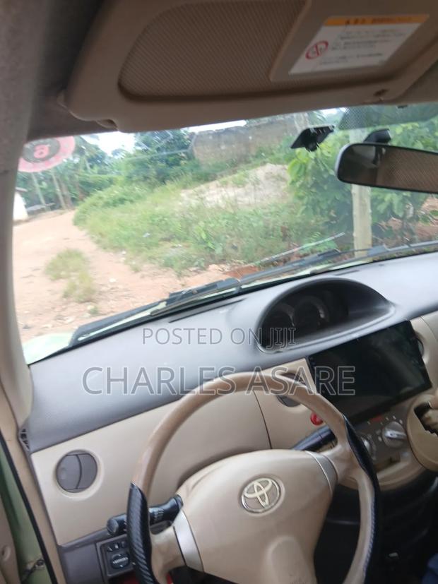 Toyota Sienta 2013 Green