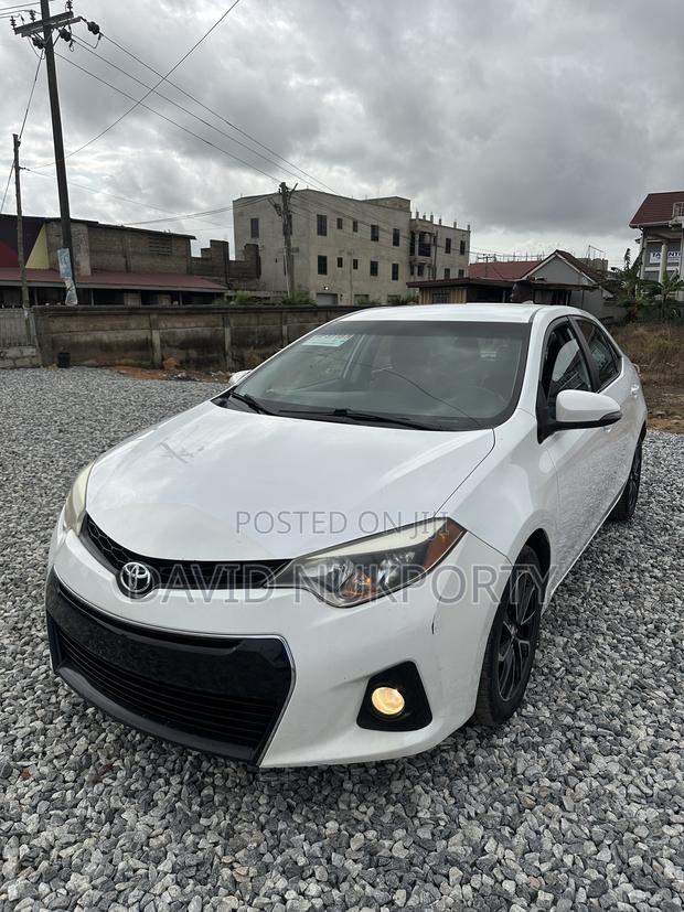Toyota Corolla 2015 White