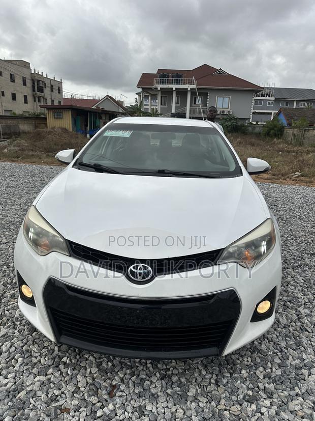 Toyota Corolla 2015 White