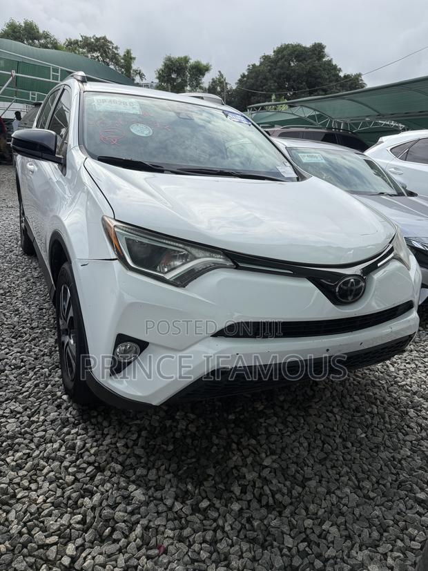 Toyota RAV4 LE 4dr SUV AWD (2.5L 4cyl 6A) 2018 White