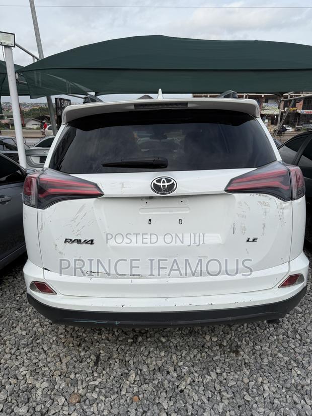 Toyota RAV4 LE 4dr SUV AWD (2.5L 4cyl 6A) 2018 White