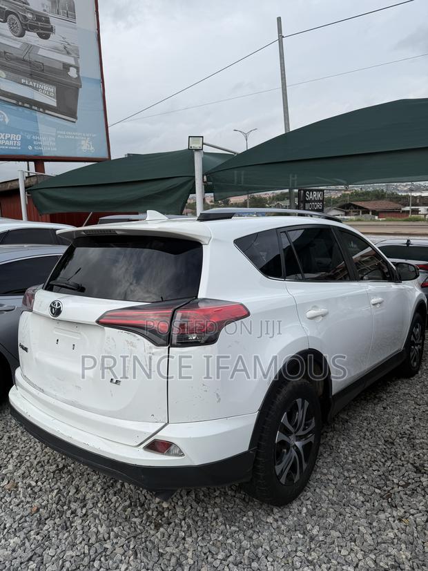 Toyota RAV4 LE 4dr SUV AWD (2.5L 4cyl 6A) 2018 White