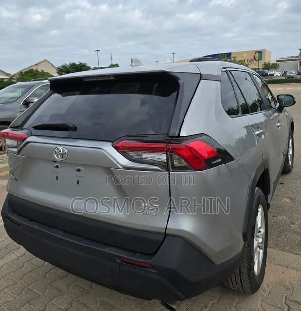 Toyota RAV4 2021 Gray