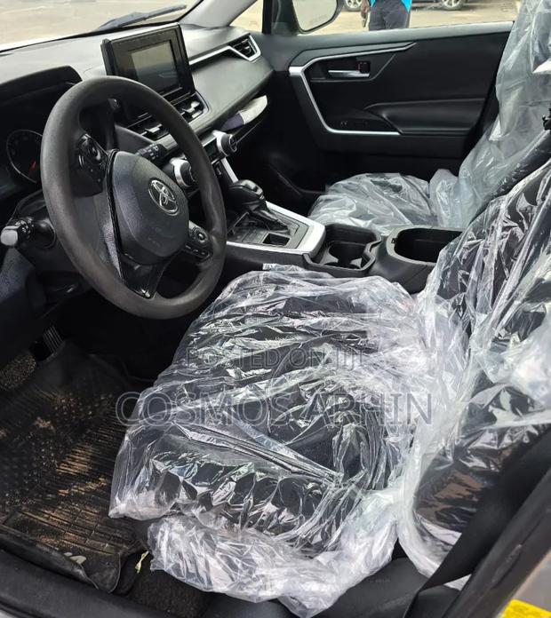 Toyota RAV4 2021 Gray