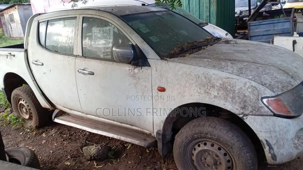 Mitsubishi L200 2005 White