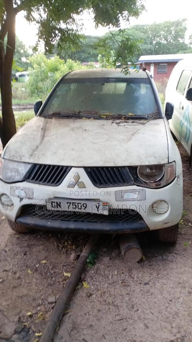 Mitsubishi L200 2005 White
