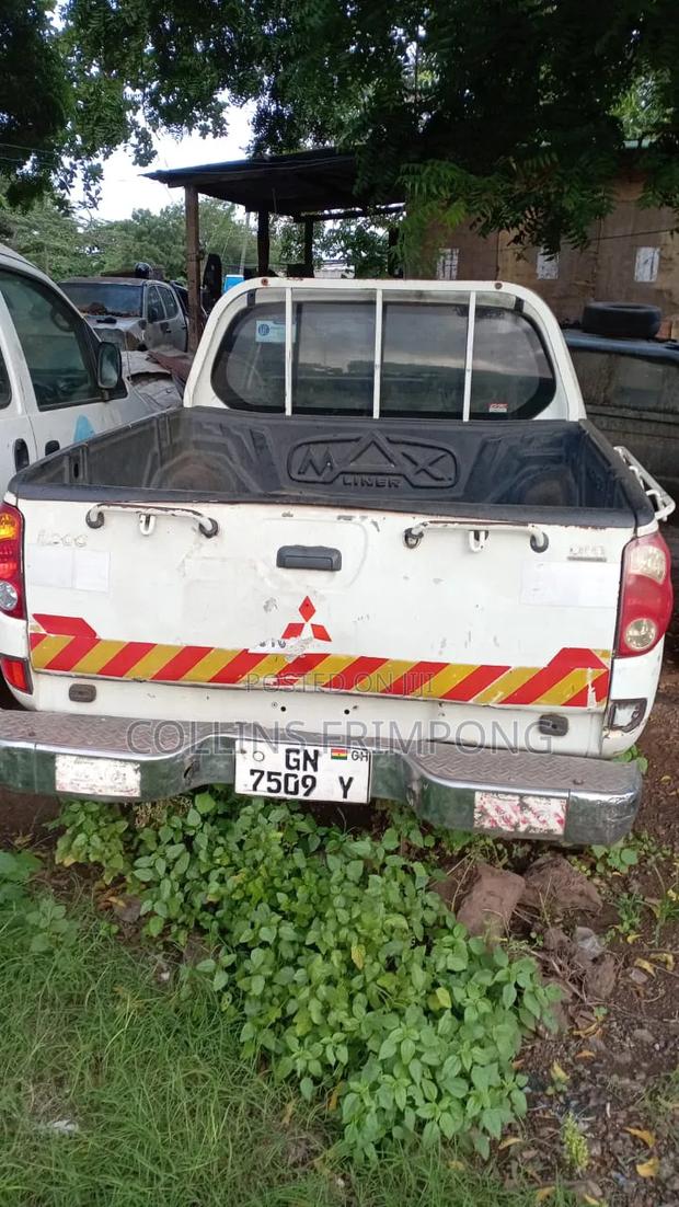 Mitsubishi L200 2005 White