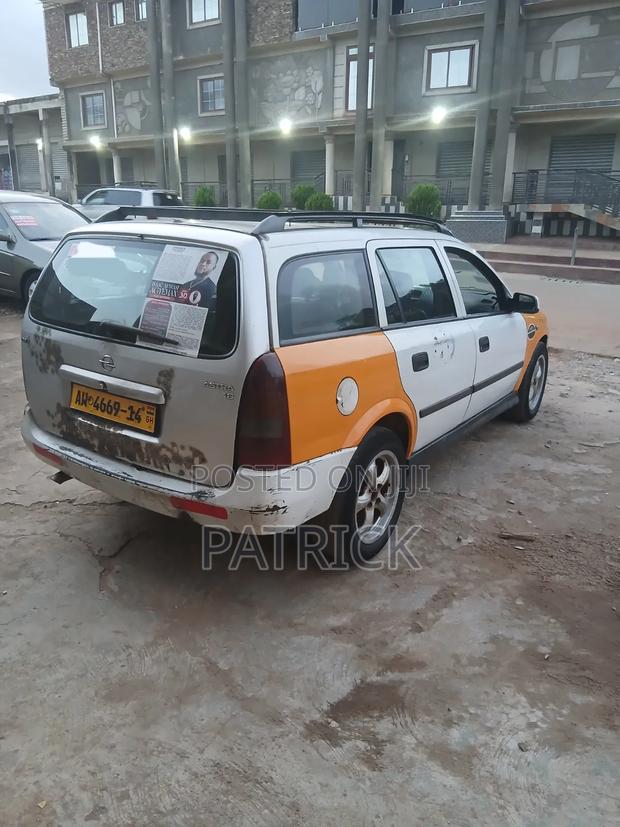 Opel Astra 2001 White