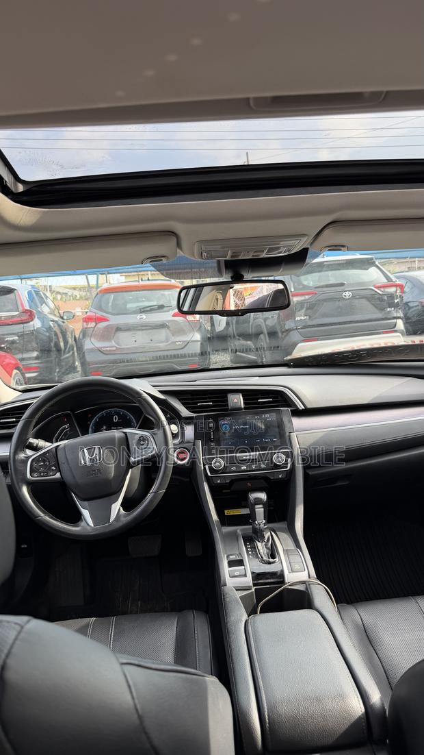 Honda Civic Touring Coupe 2019 White