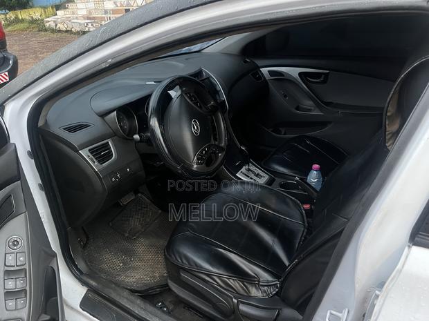 Hyundai Elantra 2012 White