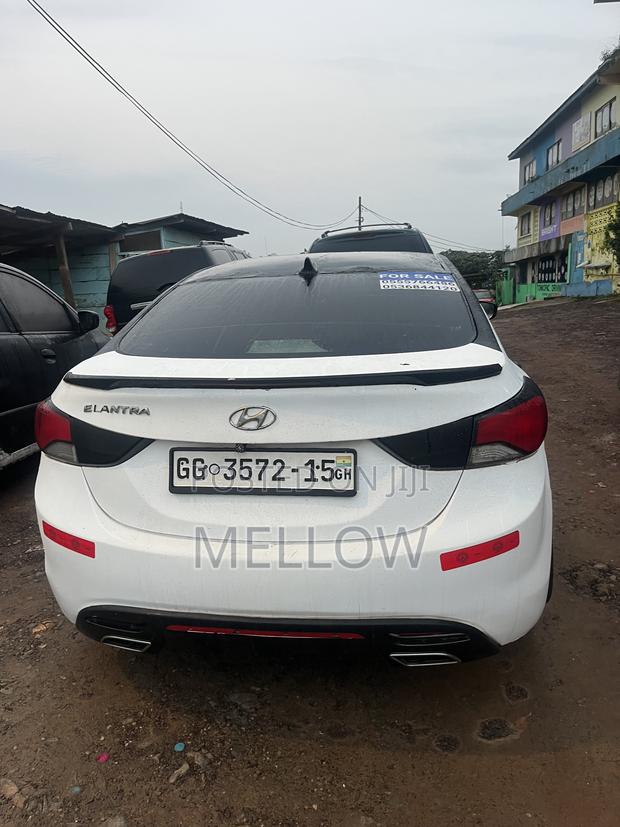 Hyundai Elantra 2012 White