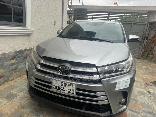 Toyota Highlander LE 2019 Silver