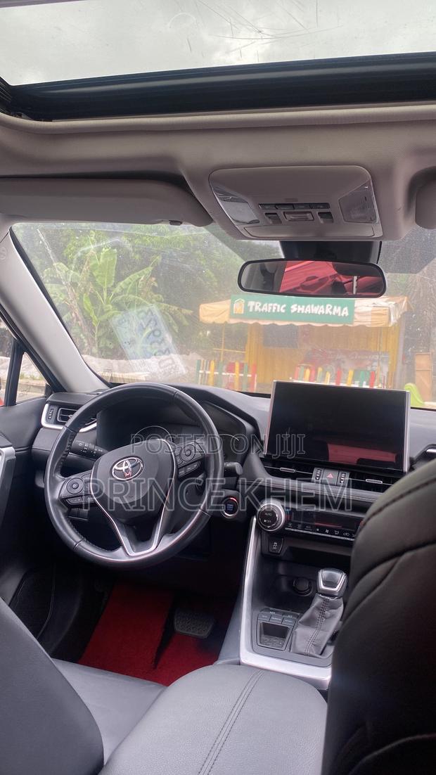 Toyota RAV4 LE 2021 Black