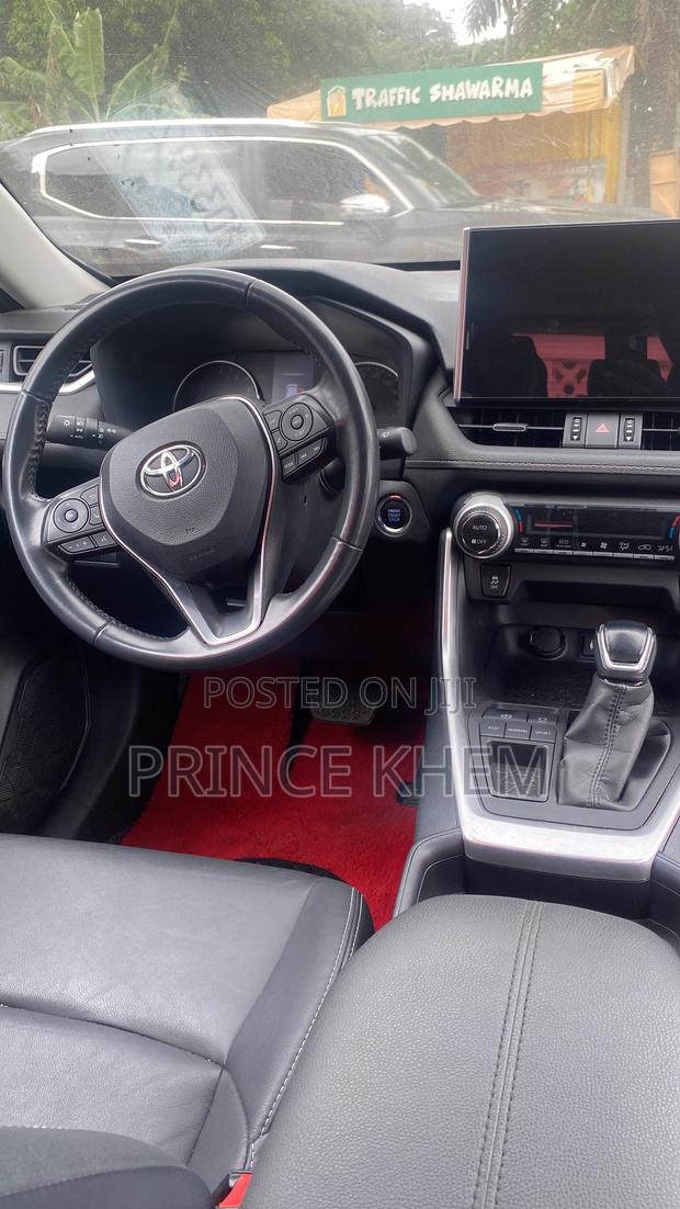 Toyota RAV4 LE 2021 Black