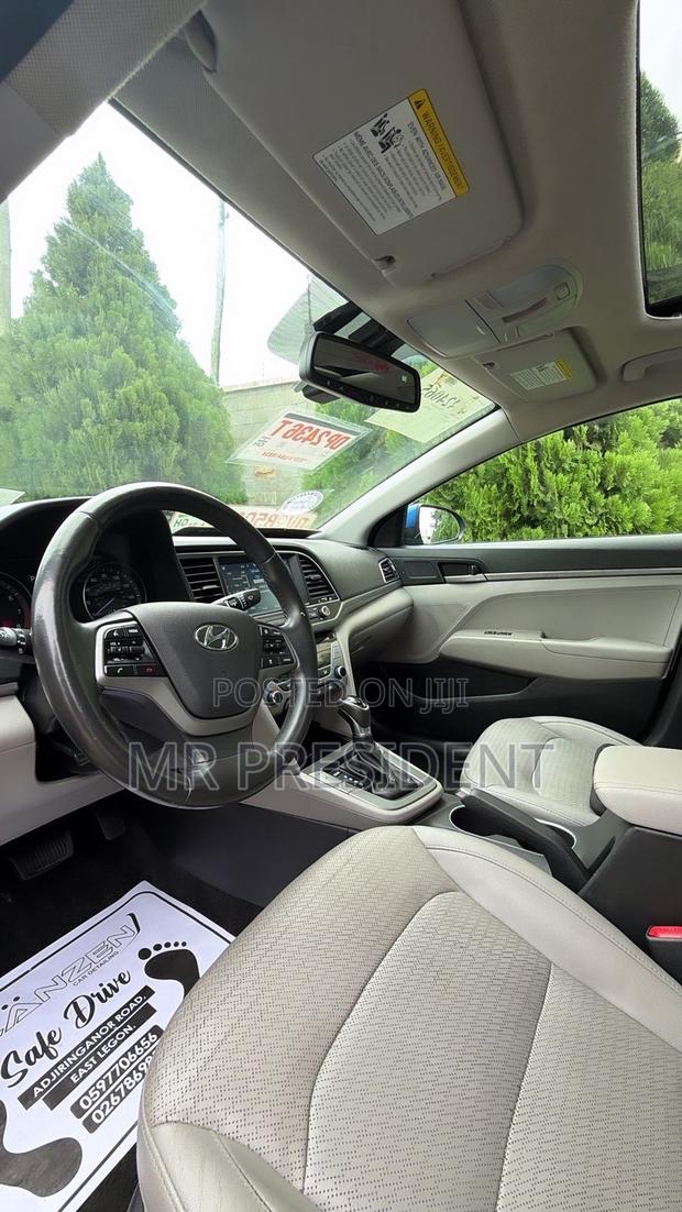 Hyundai Elantra Limited Sedan FWD (2.0L 4cyl 6A) 2017 Blue