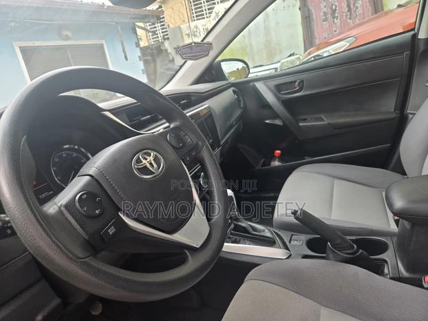 Toyota Corolla 2018 Silver