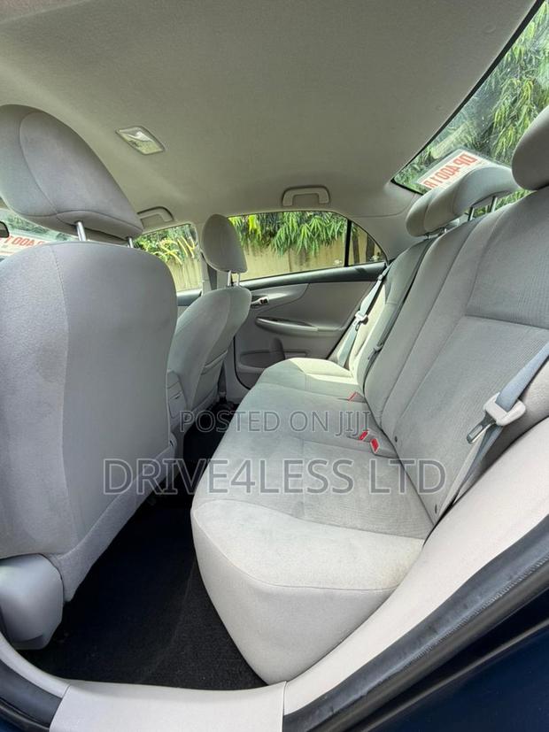 Toyota Corolla LE 4dr Sedan (1.8L 4cyl 4A) 2013 Blue