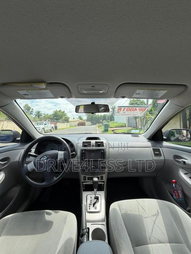 Toyota Corolla LE 4dr Sedan (1.8L 4cyl 4A) 2013 Blue