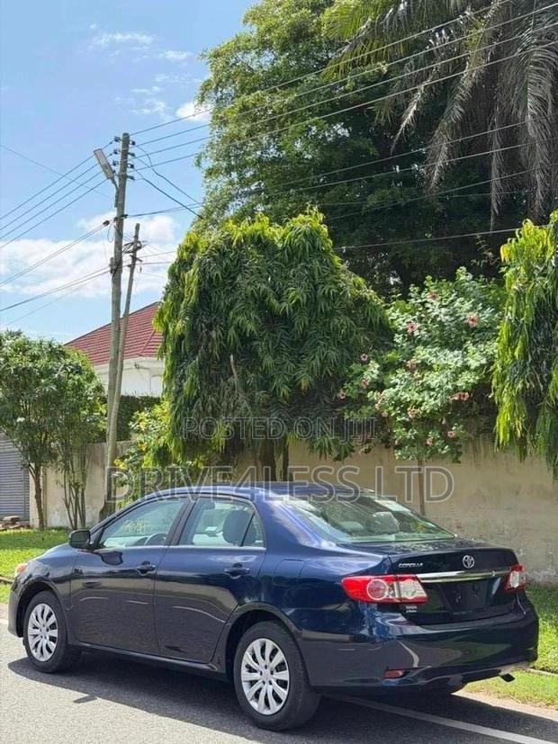 Toyota Corolla LE 4dr Sedan (1.8L 4cyl 4A) 2013 Blue