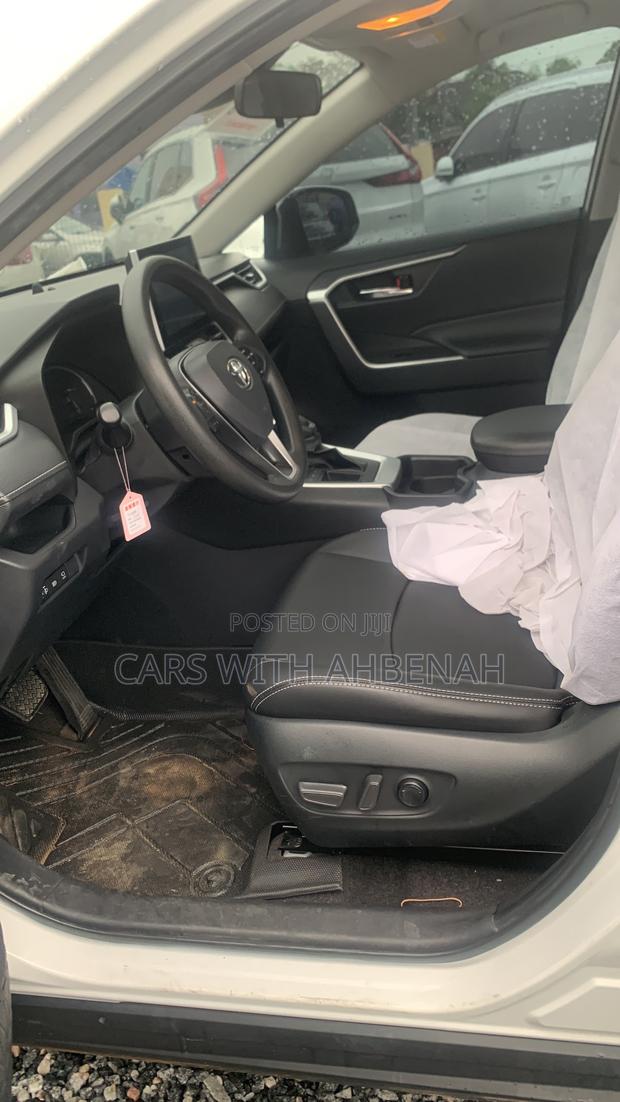 Toyota RAV4 XLE FWD 2023 White