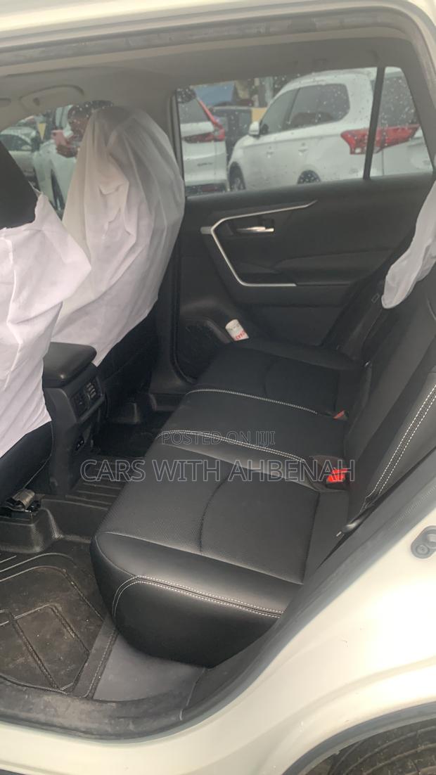 Toyota RAV4 XLE FWD 2023 White