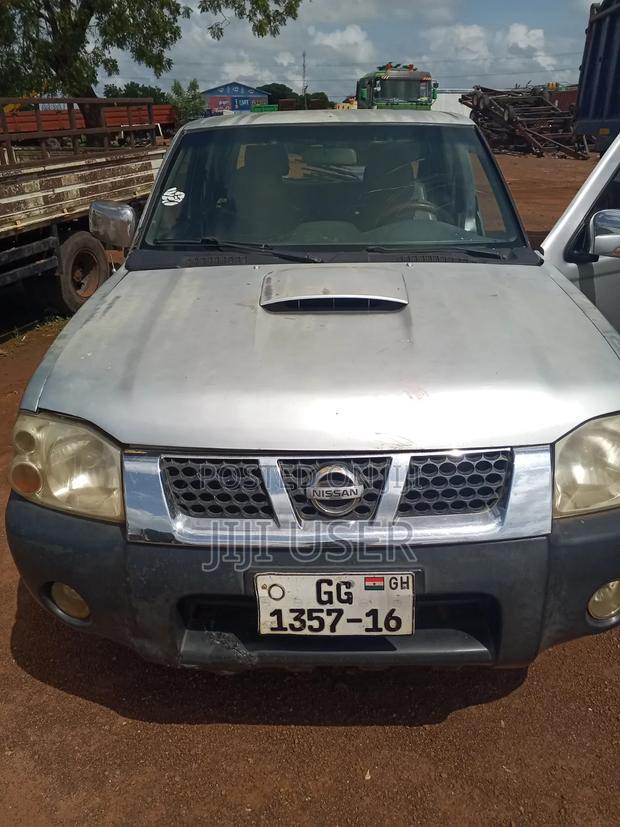 Nissan Hardbody 2016 Gray