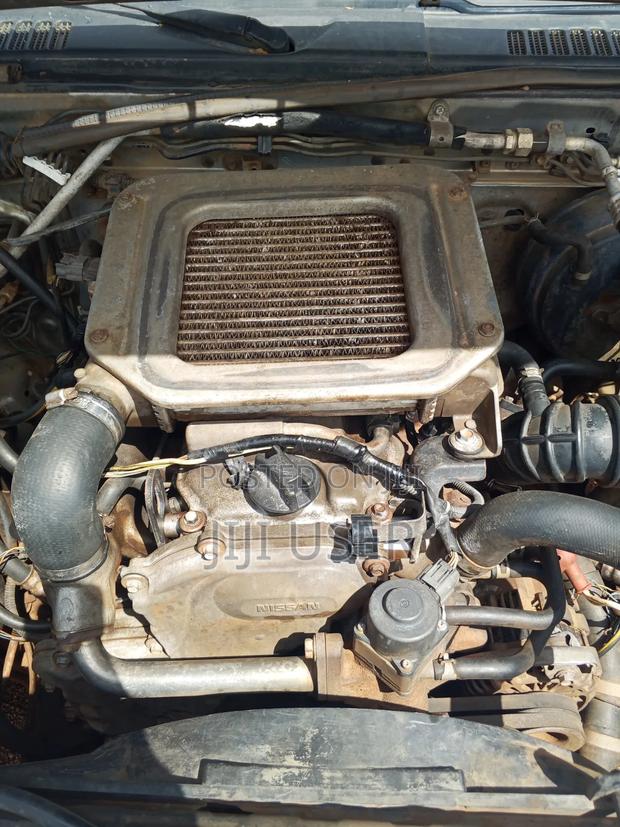 Nissan Hardbody 2016 Gray