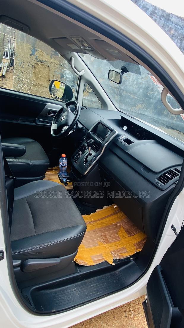Toyota Voxy 2013 White