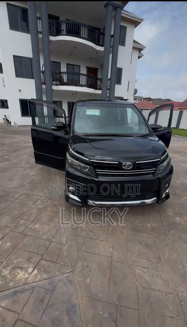 Toyota Voxy 2014 Black