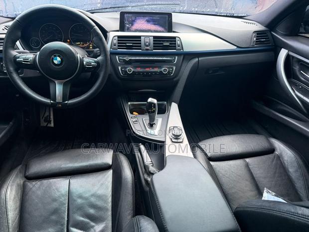 BMW 320i Sedan RWD 2014 Black