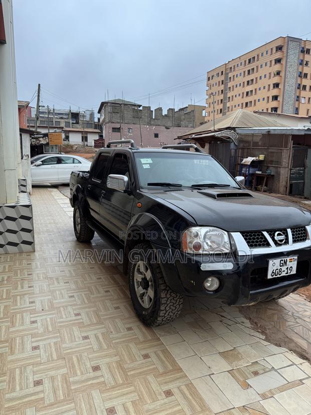 Nissan Hardbody 2018 Black