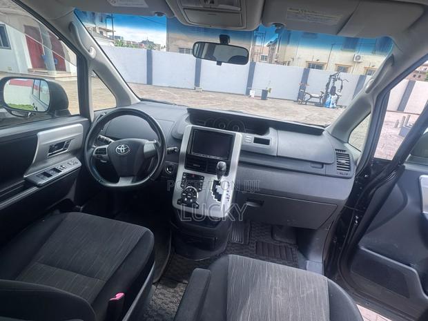 Toyota Voxy 2012 Black