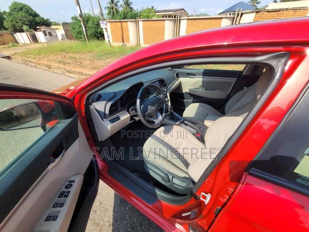 Hyundai Elantra SE 2020 Red