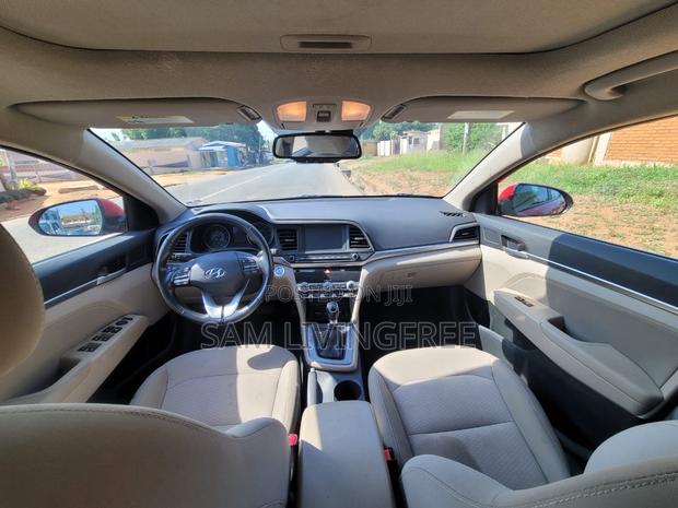 Hyundai Elantra SE 2020 Red
